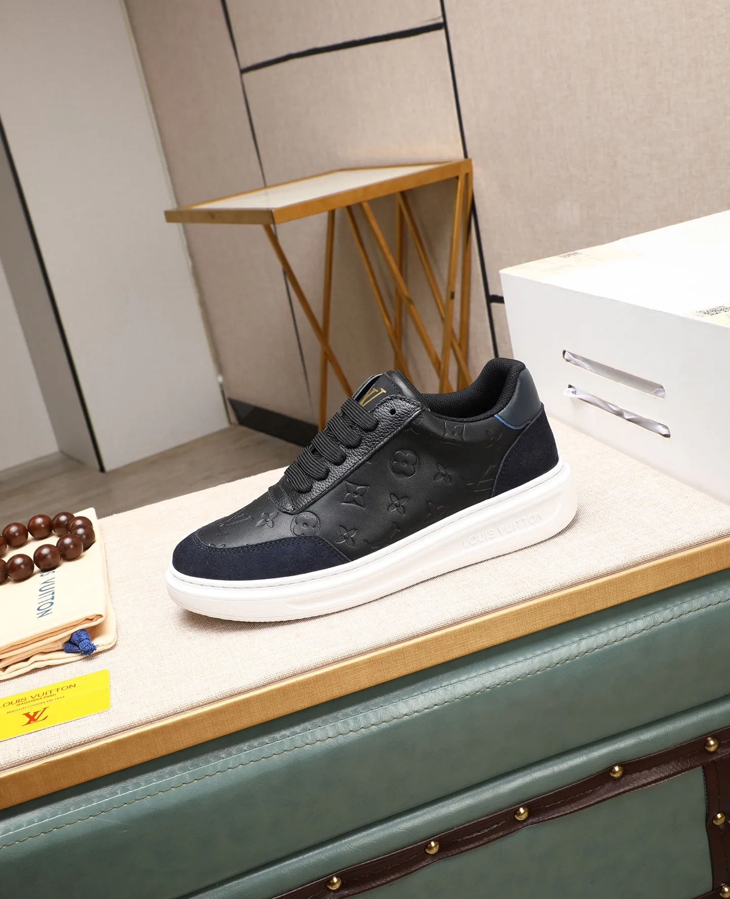 Men's shoes 💰540 📛📛【LOUIS VUITTON】Louis Vuitton new product👟Milan fashion catwalk style🇰🇾🇰🇾LV family logo, celebrity style, a must-have for fashionistas⚠️Classic presbyopia flower➕Water-dyed cow lining➕Special outsole👞Number 38-44 (45 46 custom-made)